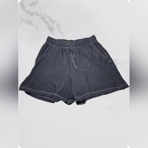 Small Old Navy blue-toned gray shorts.